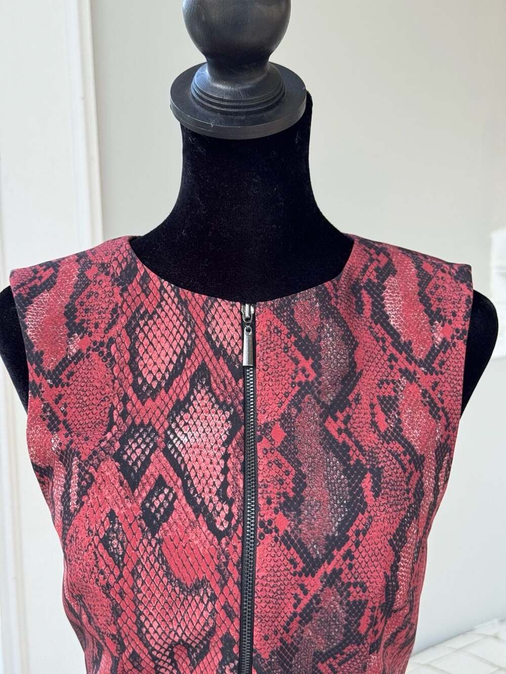 L'AGENCE Red Python Snakeskin Print Zip Front Sheath Dress Size 2 Dual Zipper - Picture 9 of 10